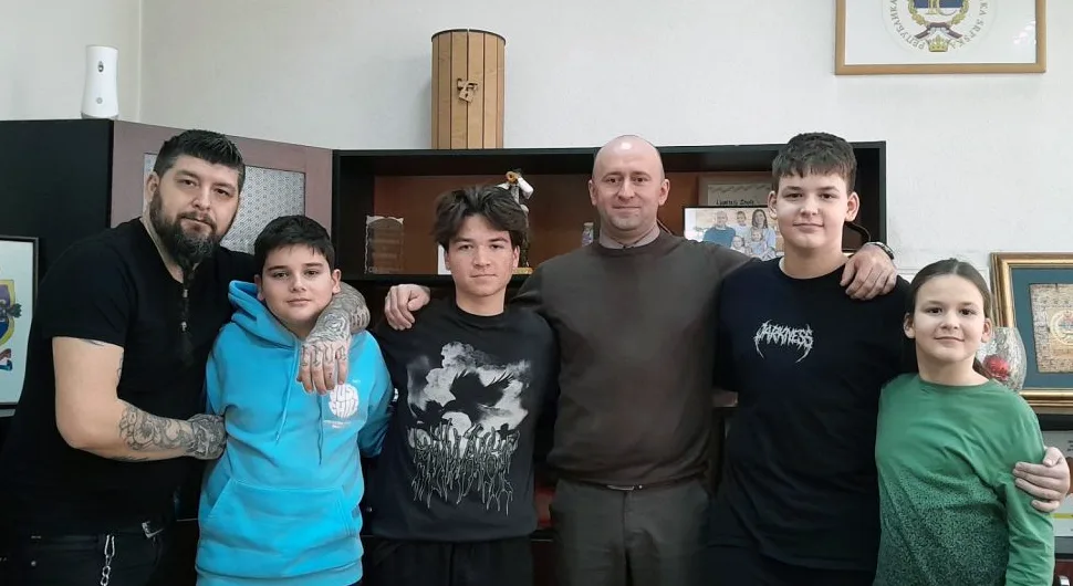 Чланови бенда "Артерије" посјетили начелника општине Брод
