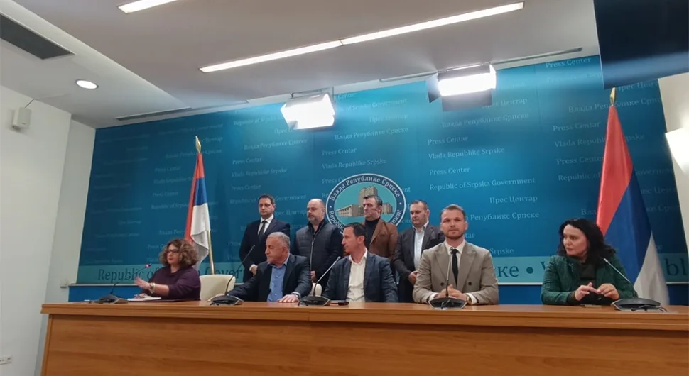 Конференција за медије након састанка у Влади