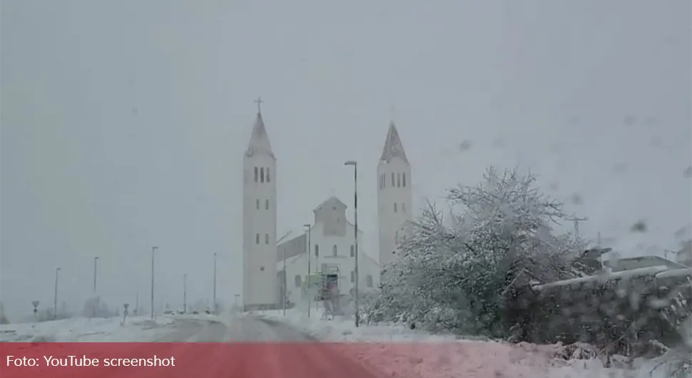 Снијег пада у БиХ