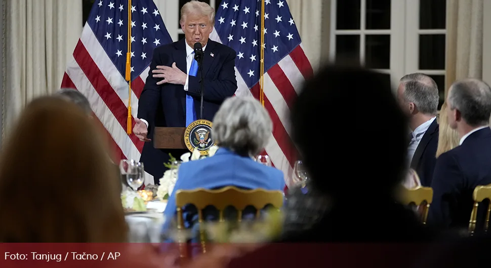 Колико Американаца одобрава потезе Трампа