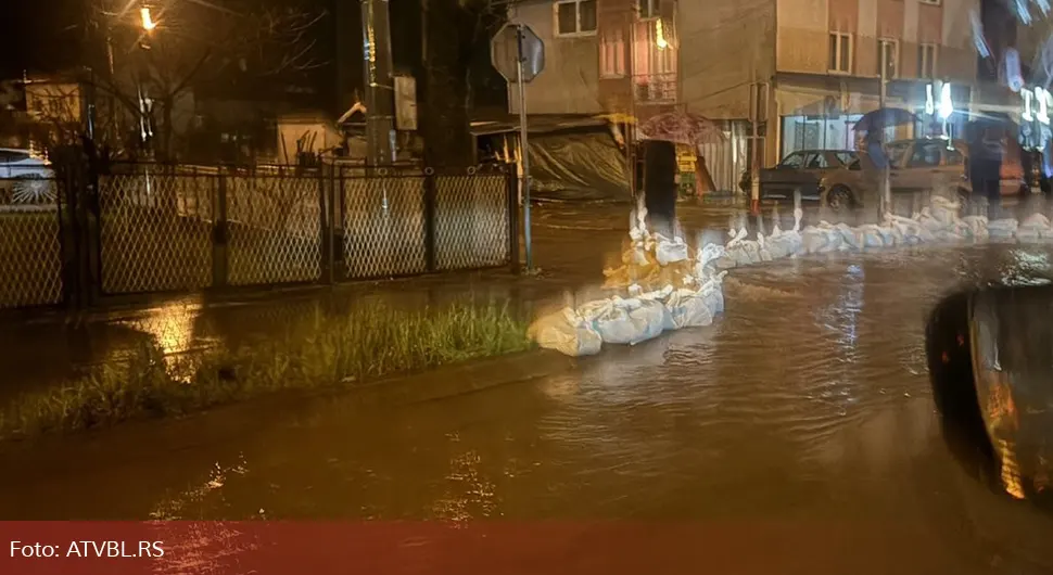 Поплављене улице у Лазареву