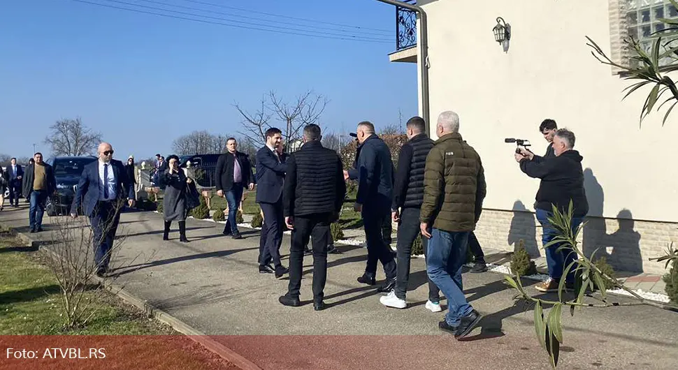 Мађар са корисницима програма подршке пољопривредницима у Трошељима код Градишке