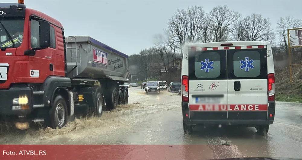 Падавине направиле проблеме: Вода на путу код Добоја