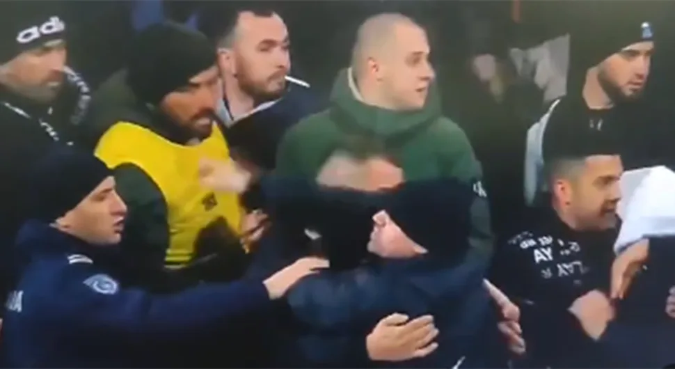 Потукли се навијачи: Утакмица прекинута, реаговала полиција