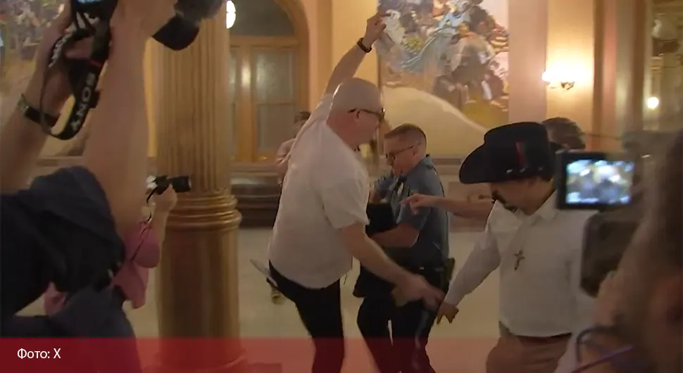 Туча сатаниста и хришћана у Скупштини