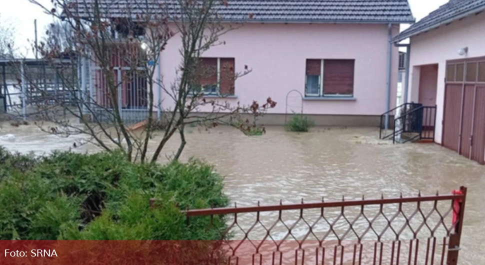 Вода пријети Лијевчу: Десетине кућа заплављено, мјештани у страху