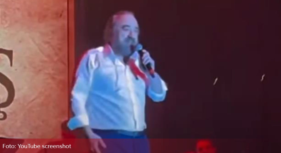 Познати пјевач пао на бини и умро, шире се снимци