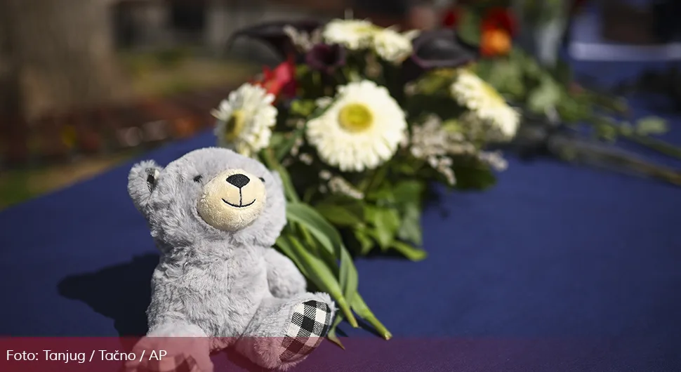 Одвратно: Украли предмете који су били на гробу погинулог члана ДНК у Кочанима