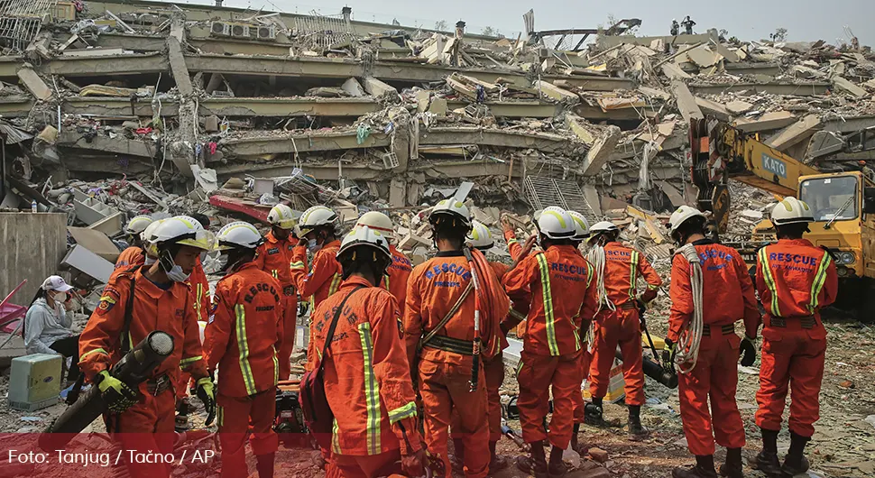 Број погинулих у земљотресу у Мјанмару премашио 2.000, нестало 270 особа