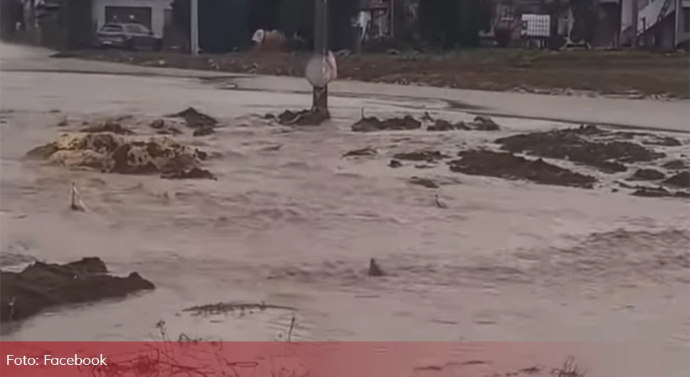 Отказана настава у Травнику: Због обилних падавина заустављен је саобраћај на неколико путева