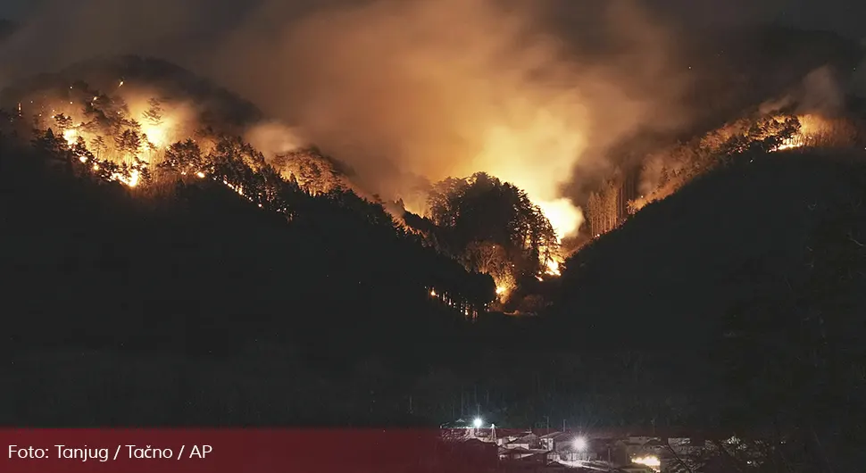 Велики пожар у Јапану наставља да се шири упркос киши