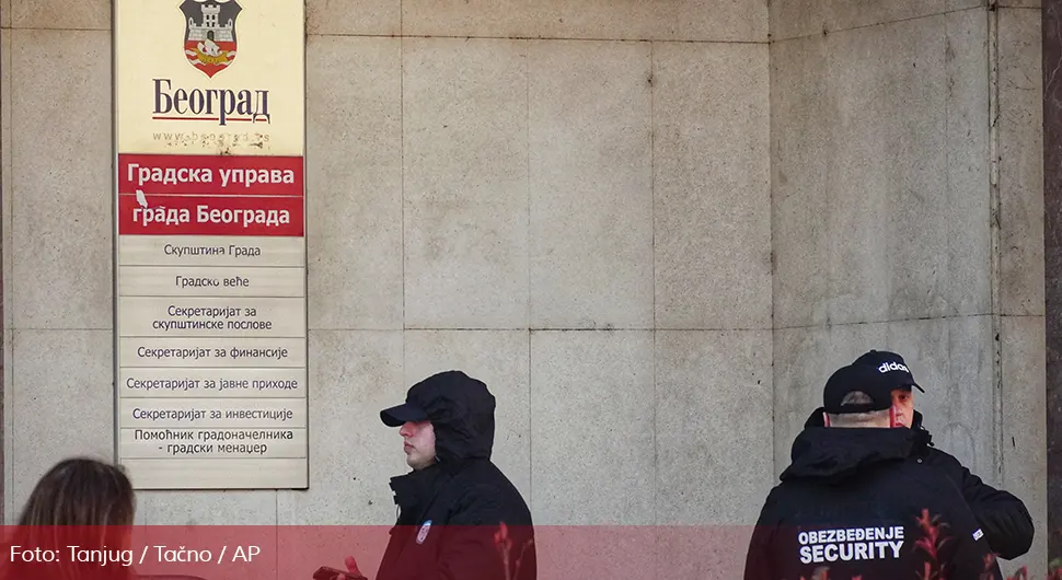 Спремали хаос: Код одборника опозиције нађени нож, електрошокер, балони са водом?