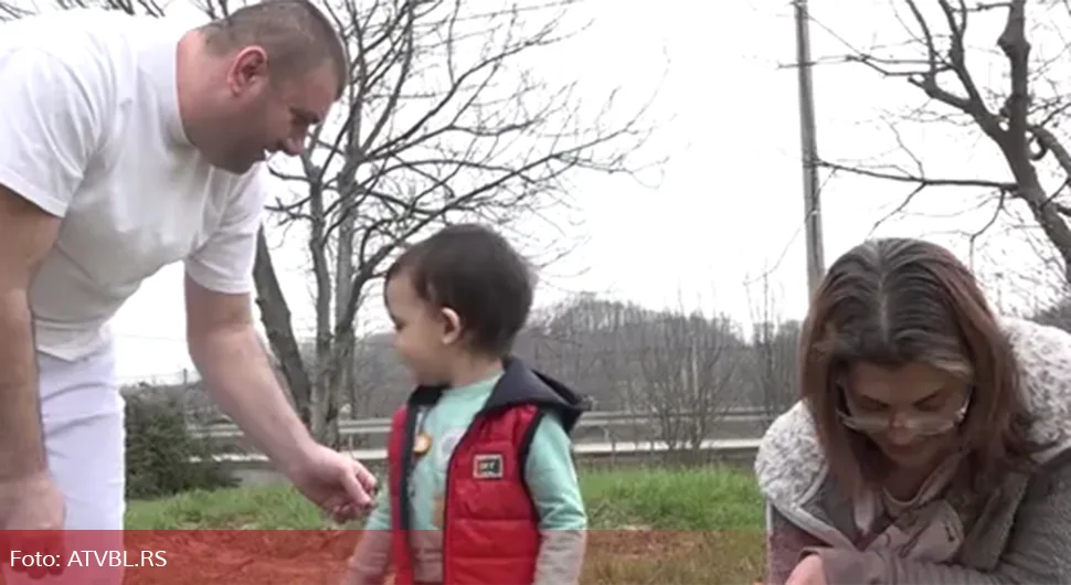 Драгослав и Наташа имају оштећења вида: Син Лазар је дар од Бога