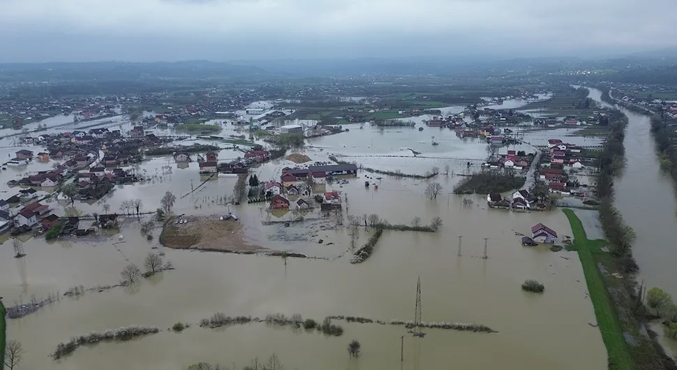 Пет милиона марака за чишћење корита Сане