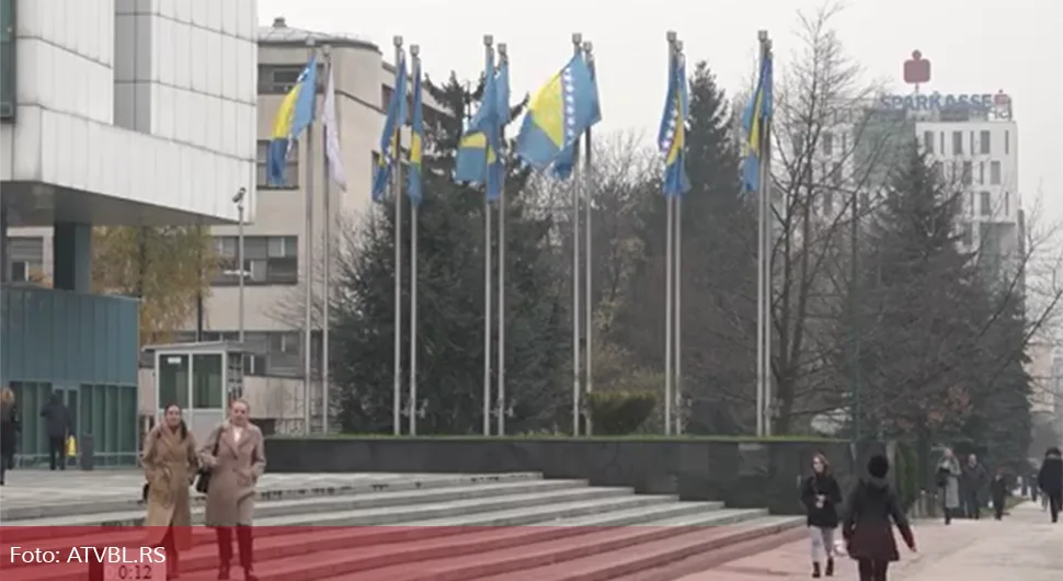 Дијалог у БиХ - не, позивање странаца у помоћ - да