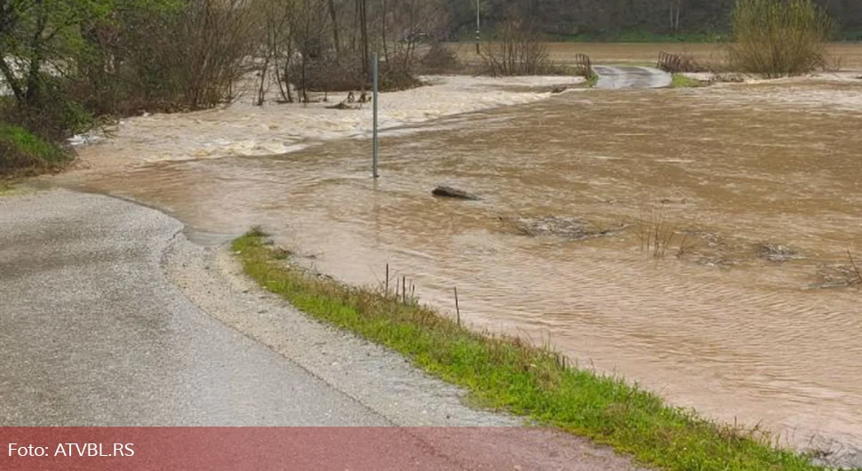 Расте водостај Уне, у току припрема за изградњу зечијих насипа