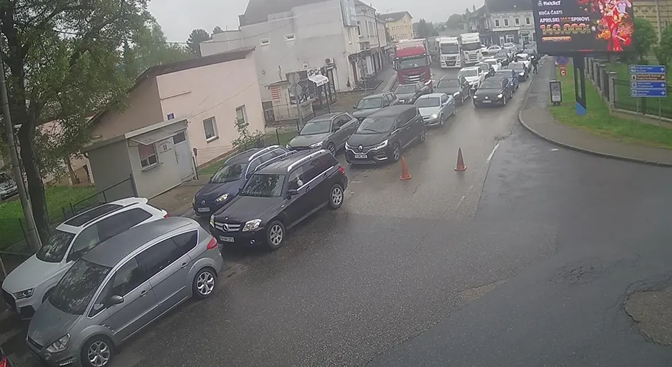 Појачана колона возила на више граничних прелаза