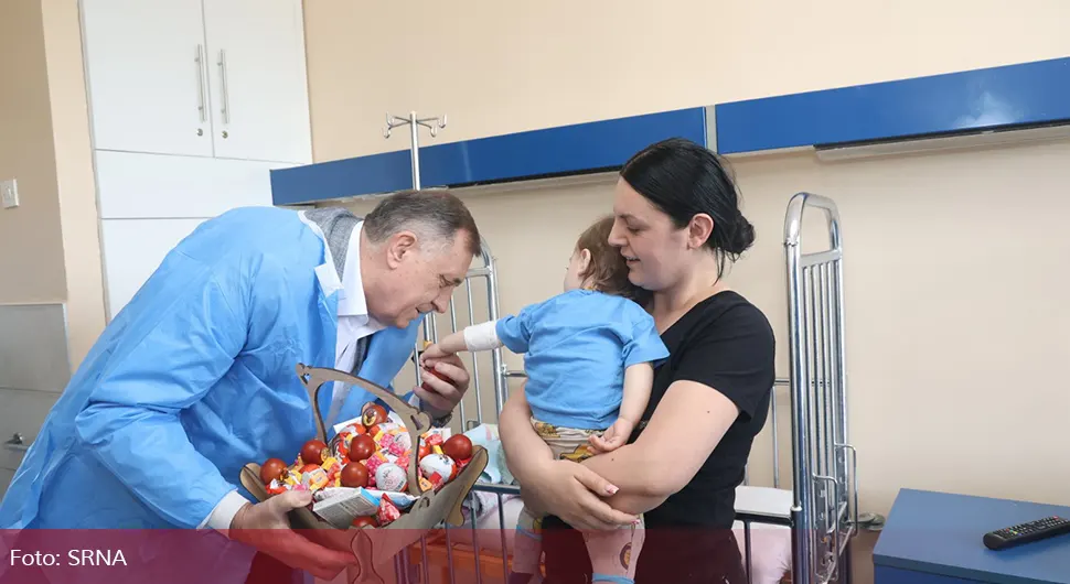 Предсједник Српске даривао најмлађе у Клиници за дјечије болести