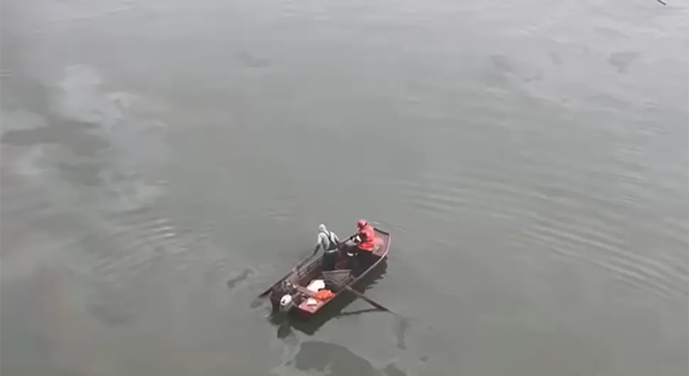 Рониоци пронашли минибус који је упао у Дунав: У њему било једно тијело, потрага и даље настављена