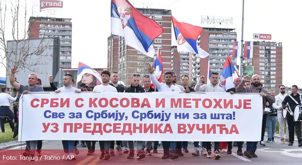 Срби са КиМ стигли у Београд на скуп "Не дамо Србију"