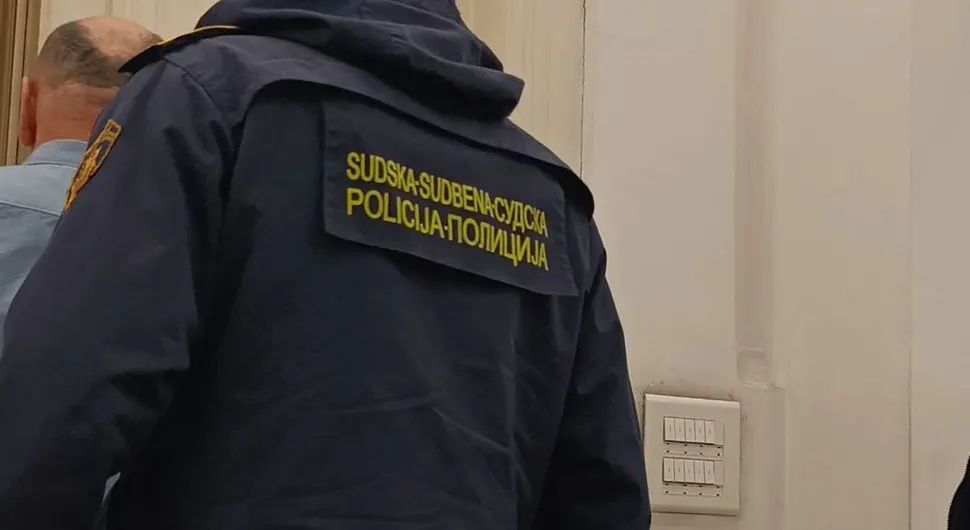 Хаос током свједочења, Фарисов отац поручио убици: ''Срам те било, џукело једна''