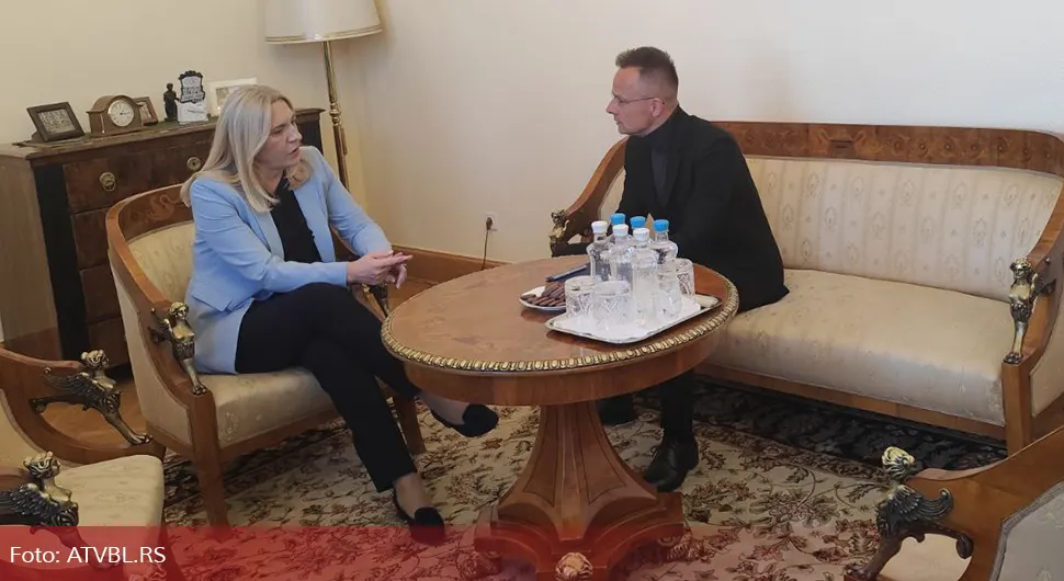 Цвијановић се састала са Сијартом у Будимпешти