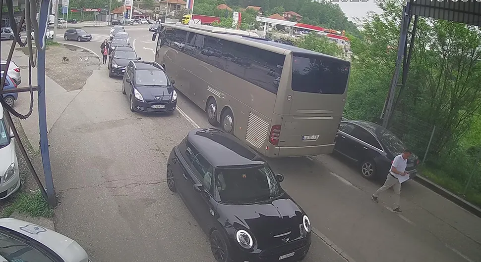 Гужве на више граничних прелаза