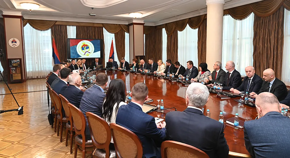 Тематска сједница Владе Српске о политичкој и економској ситуацији: Присуствују Додик и Цвијановић