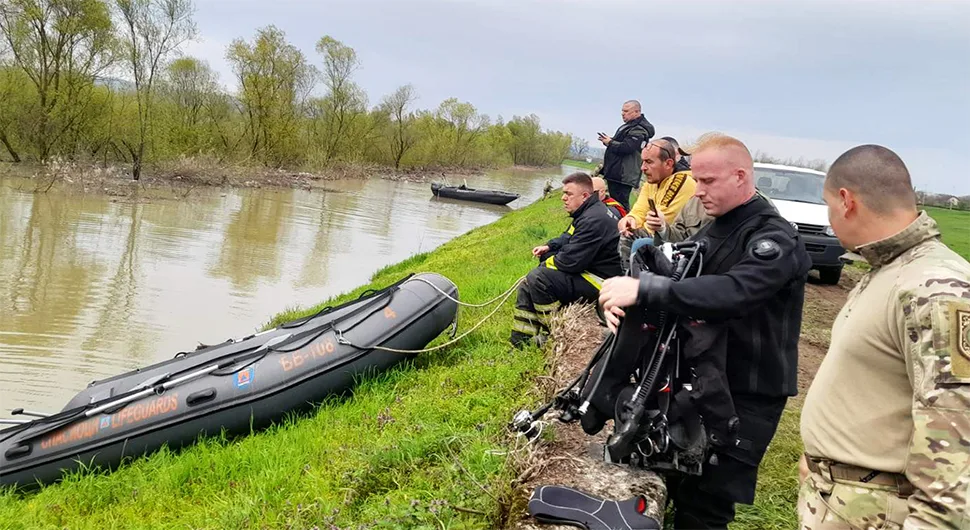 И Полиција помагала у интервенцијама за одбрану од поплава: 'Воде Српске' упутиле захвалност