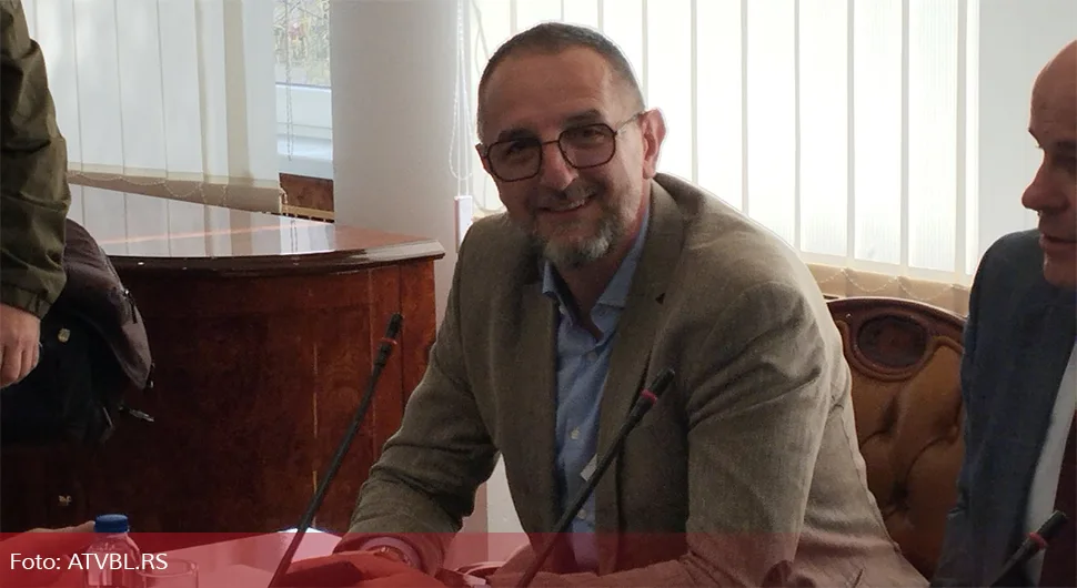 Махмутовић након позива да се пуца на Полицију Српске с осмијехом на сједници Вијећа народа