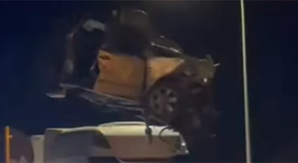 Језиви призори након тешке саобраћајке у којој су страдале двије особе