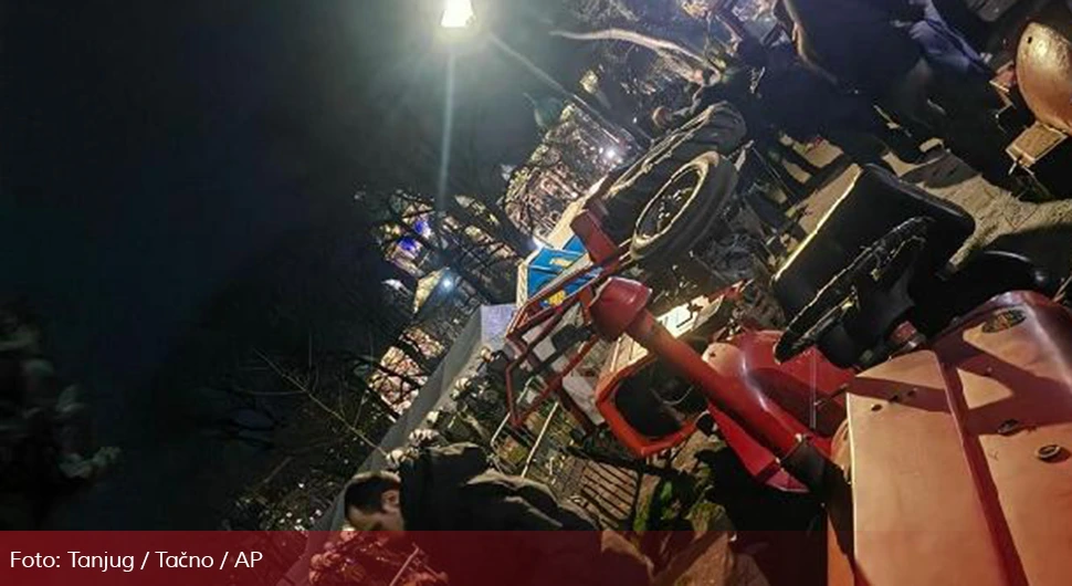 Полиција у Србији хапси због разбијања трактора у Пионирском парку