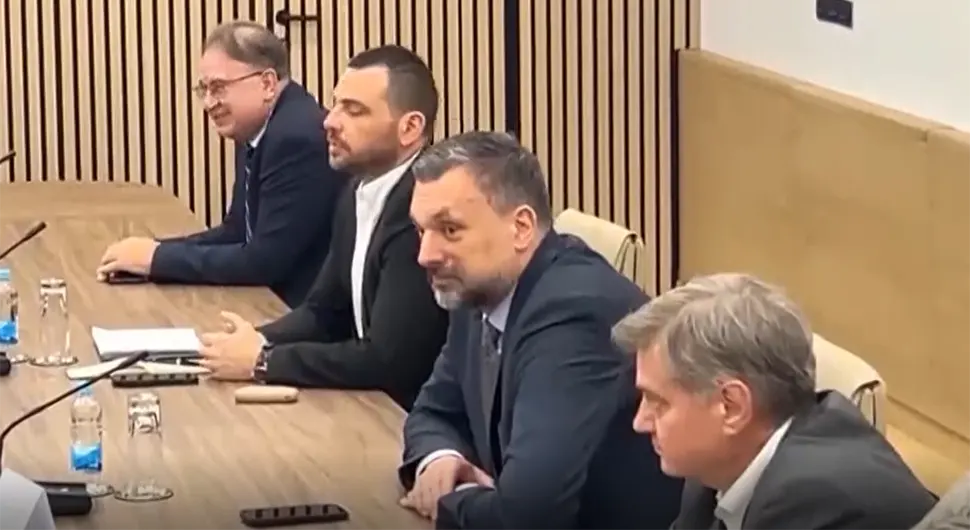 Ко прави кризу у БиХ?