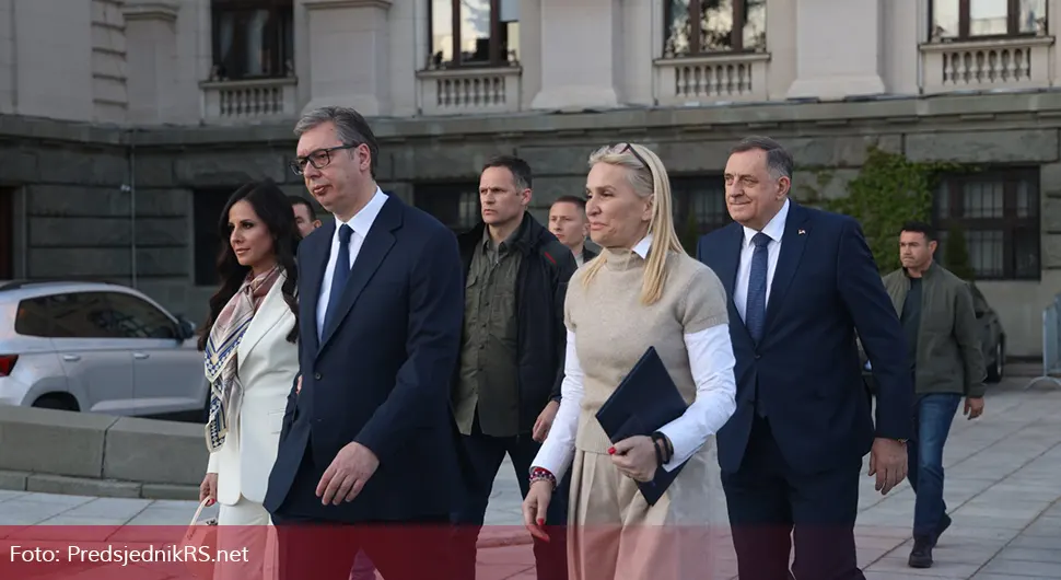 Предсједник Српске и предсједник Србије стигли на скуп "Не дамо Србију"