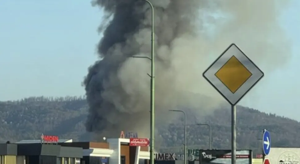 Велики пожар у Живиницама, гори фирма
