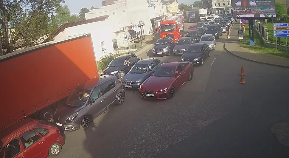 Гужве на више граничних прелаза