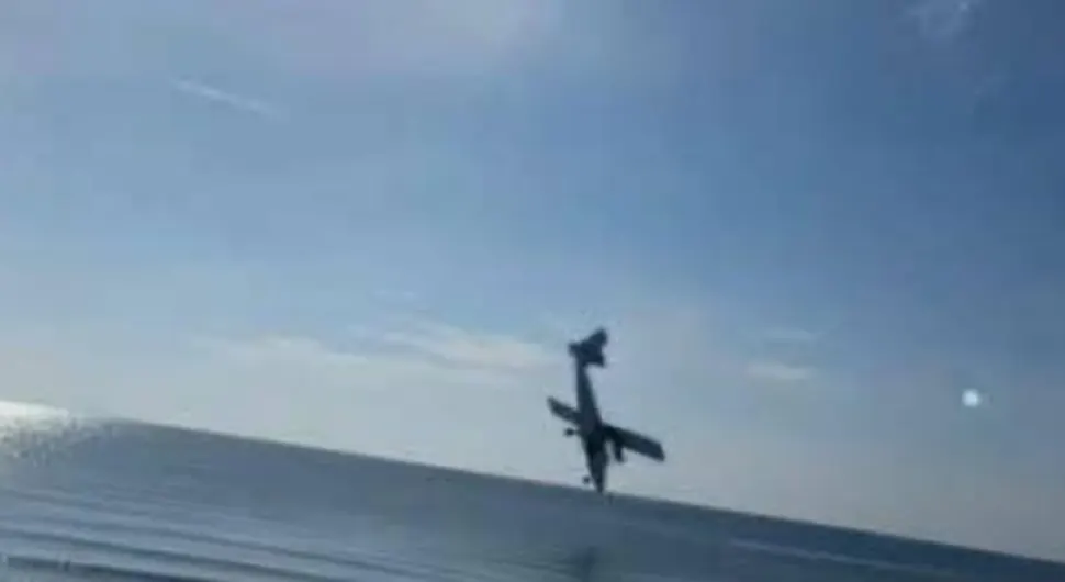 Авион се срушио у море, погинуло шест особа