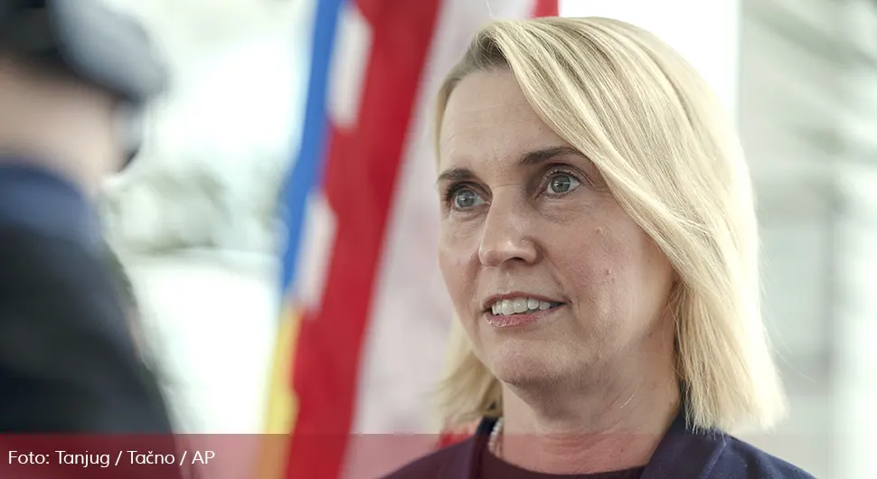 ''Фајненшел тајмс'' објавио зашто је амбасадорка САД напустила Украјину