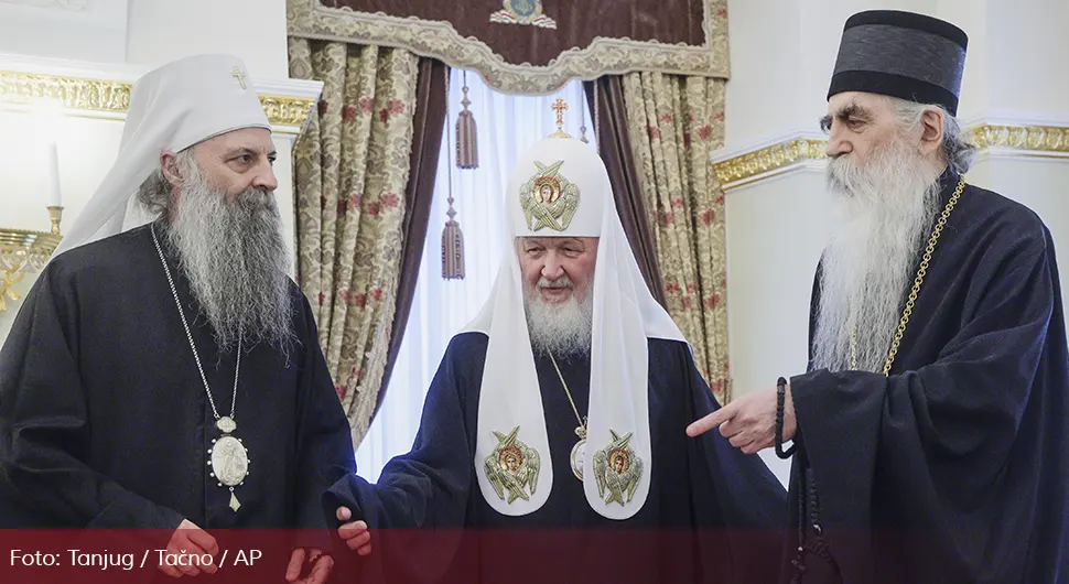 Патријарх Кирил одликовао српског патријарха Порфирија