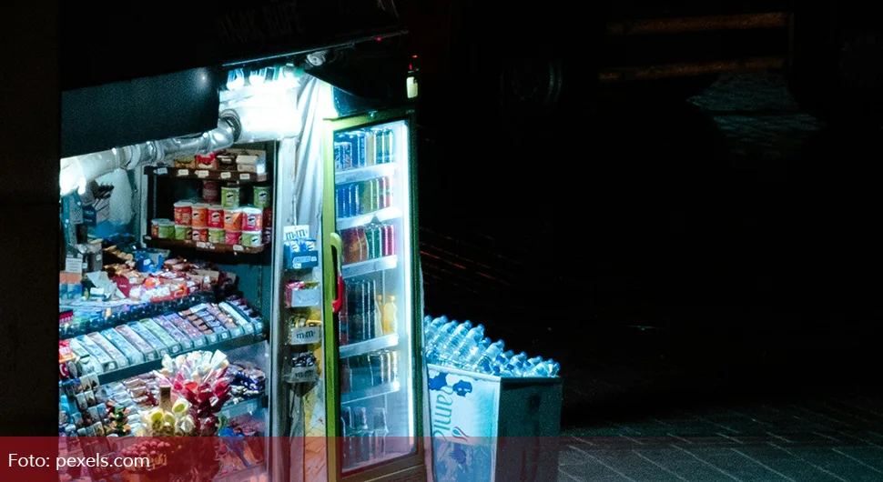 Хаос у Сарајеву: Опљачкале киоск и пребиле радницу (71)