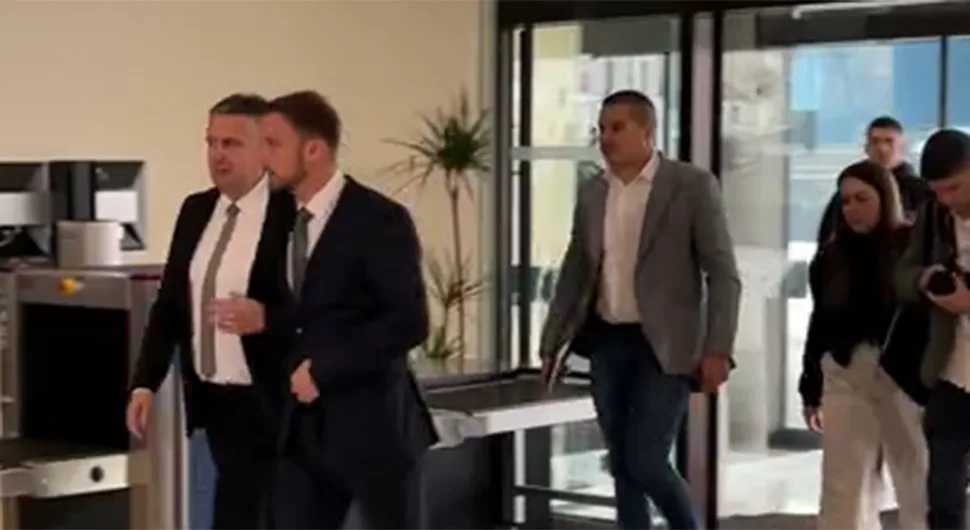 Кога опозиционари заваравају: Стрпљиви до краја априла?