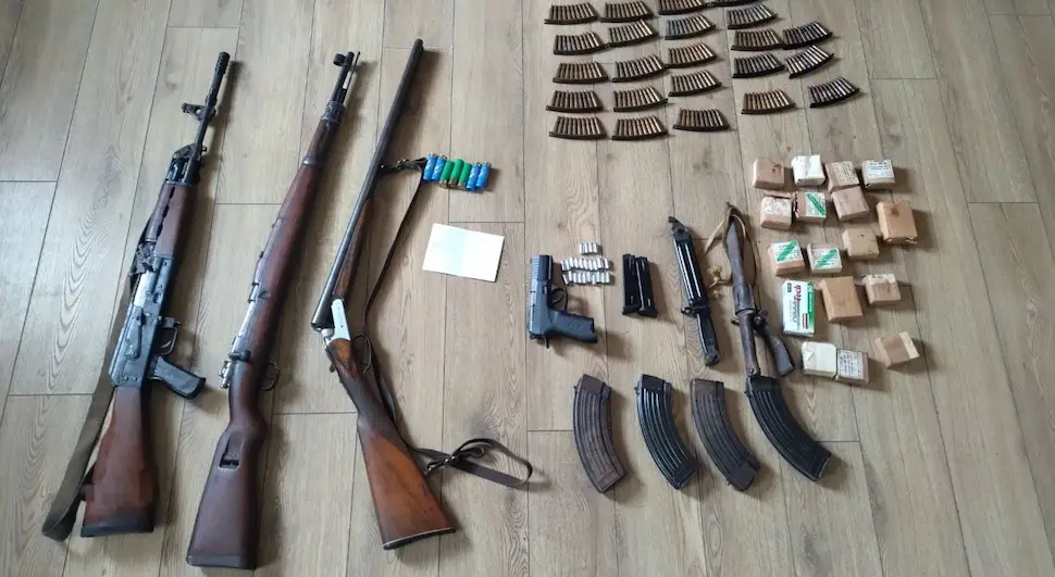 Супруга га пријавила за насиље, у кући му пронађено оружје