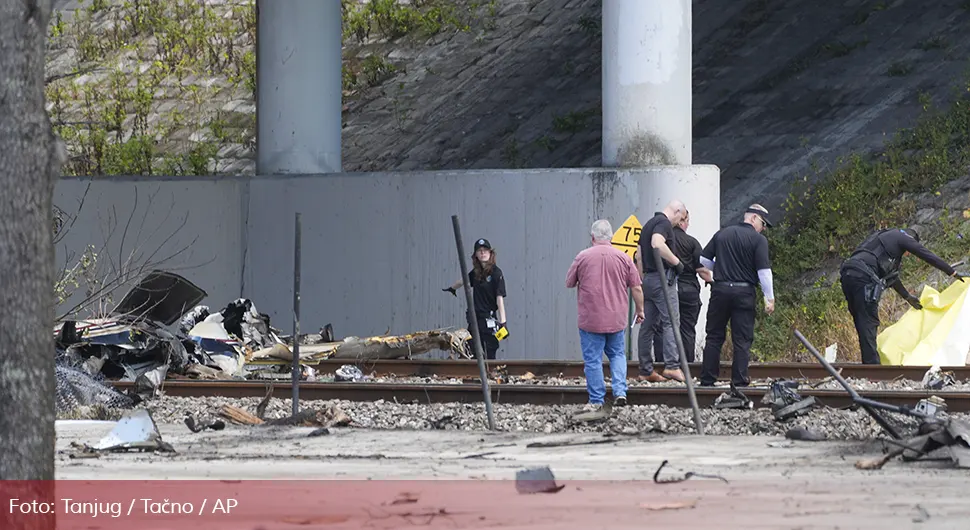 У паду авиона погинуло троје људи