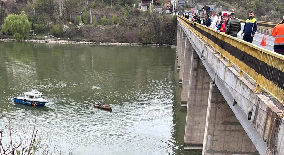 Нови детаљи несреће: У Дунав пао теретни комби, откривено из које је земље погинули возач