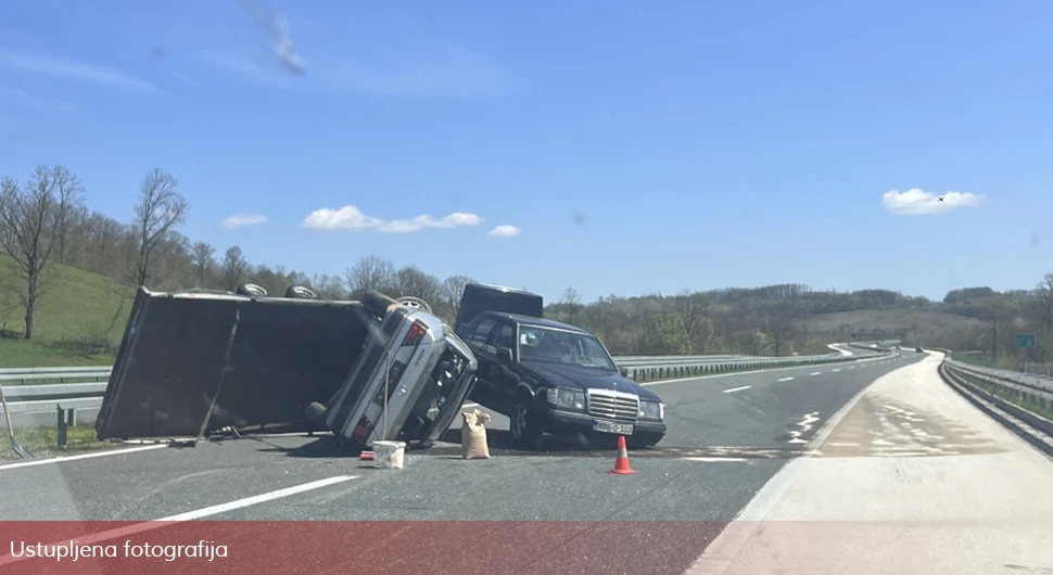 Судар на ауто-путу Бањалука - Прњавор, стварају се гужве