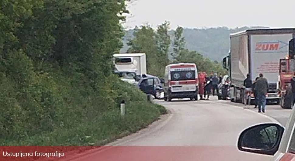 Нова трагедија у Српској: Једна особа погинула у судару камиона и аута