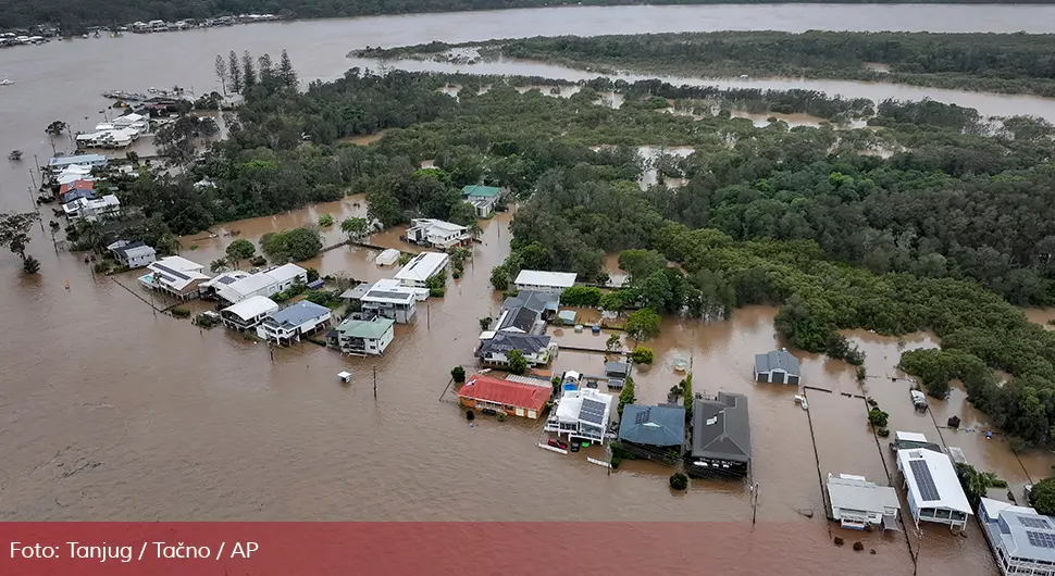 У поплавама у Аустралији једна особа погинула, три нестале