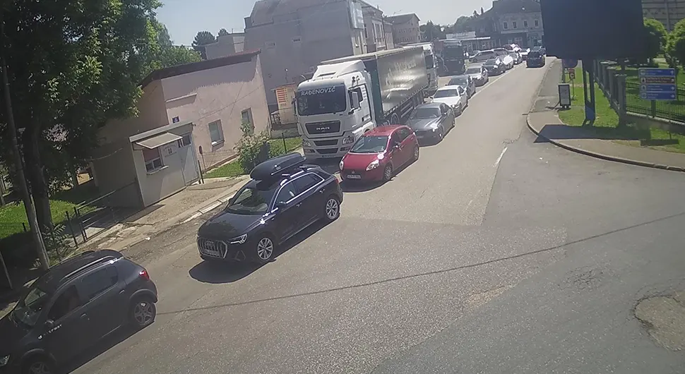 Дужа чекања на прелазима ка Хрватској