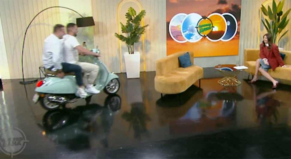 Хит снимак: Владо Георгиев веспом 'улетио' у студио АТВ-а