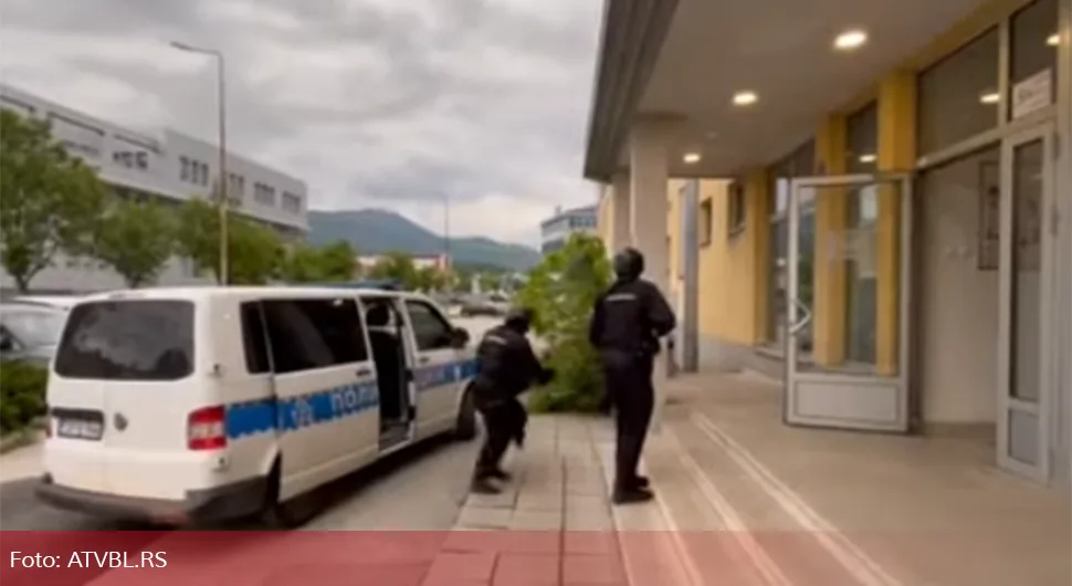 Двојац који се представљао као Ђорђе Ждрале спроведен у Тужилаштво